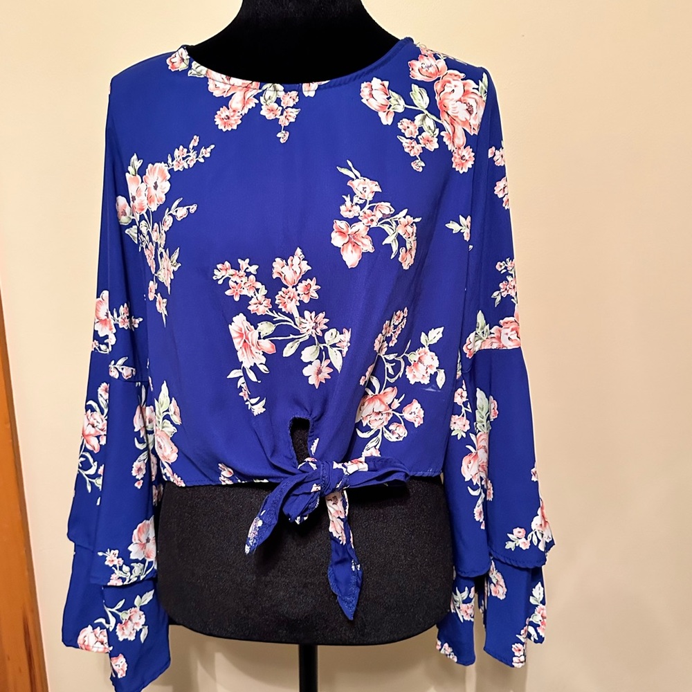 Spring crop blouse